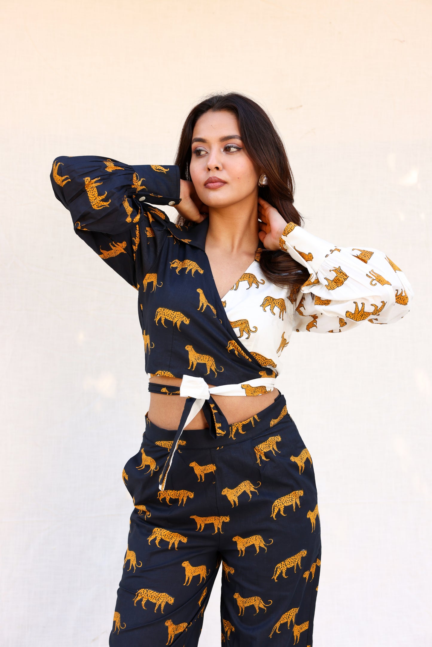 Tiger print overlapped tie knot crop top with pants set