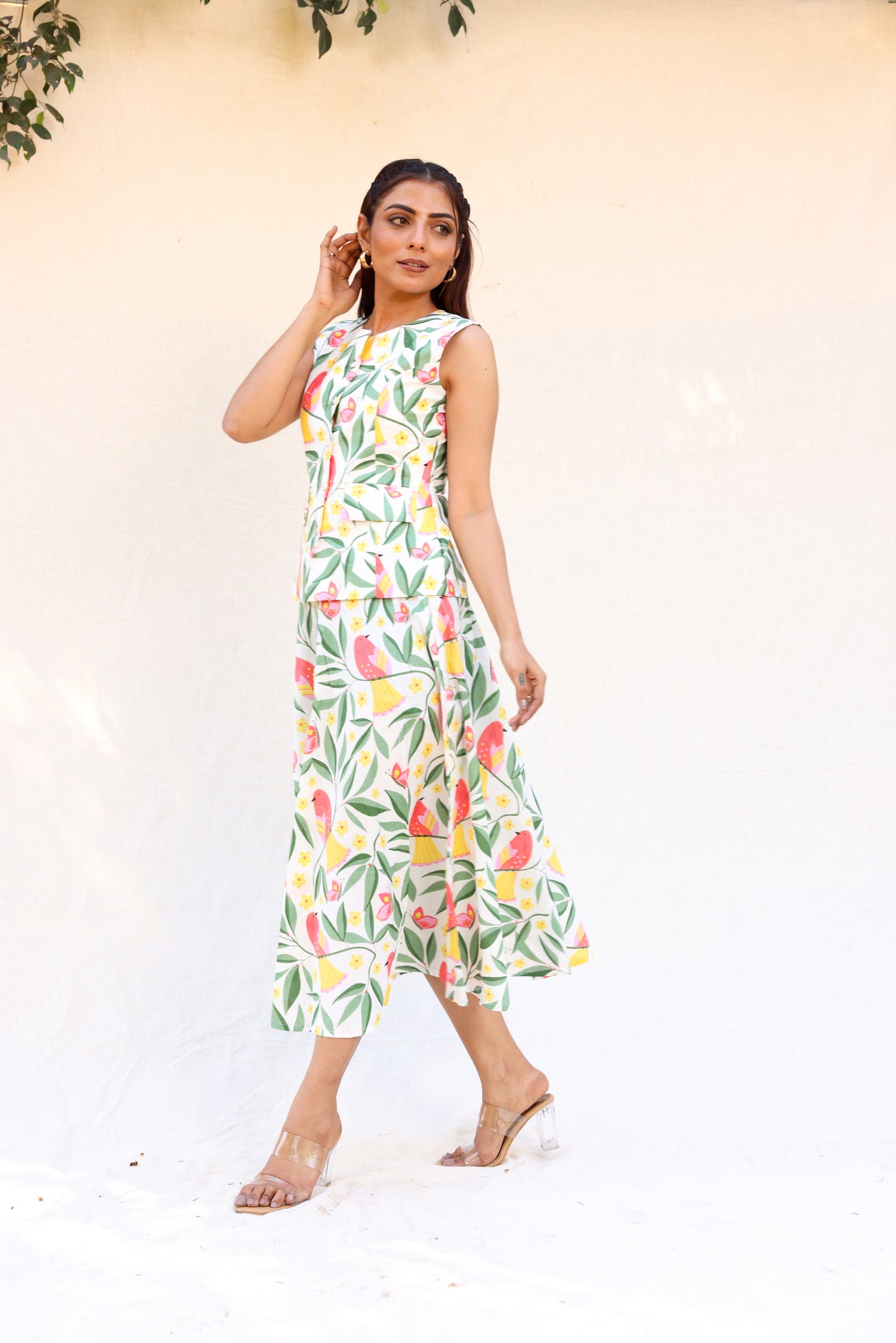 Leafy print midi skirt with sleeveless blazer set