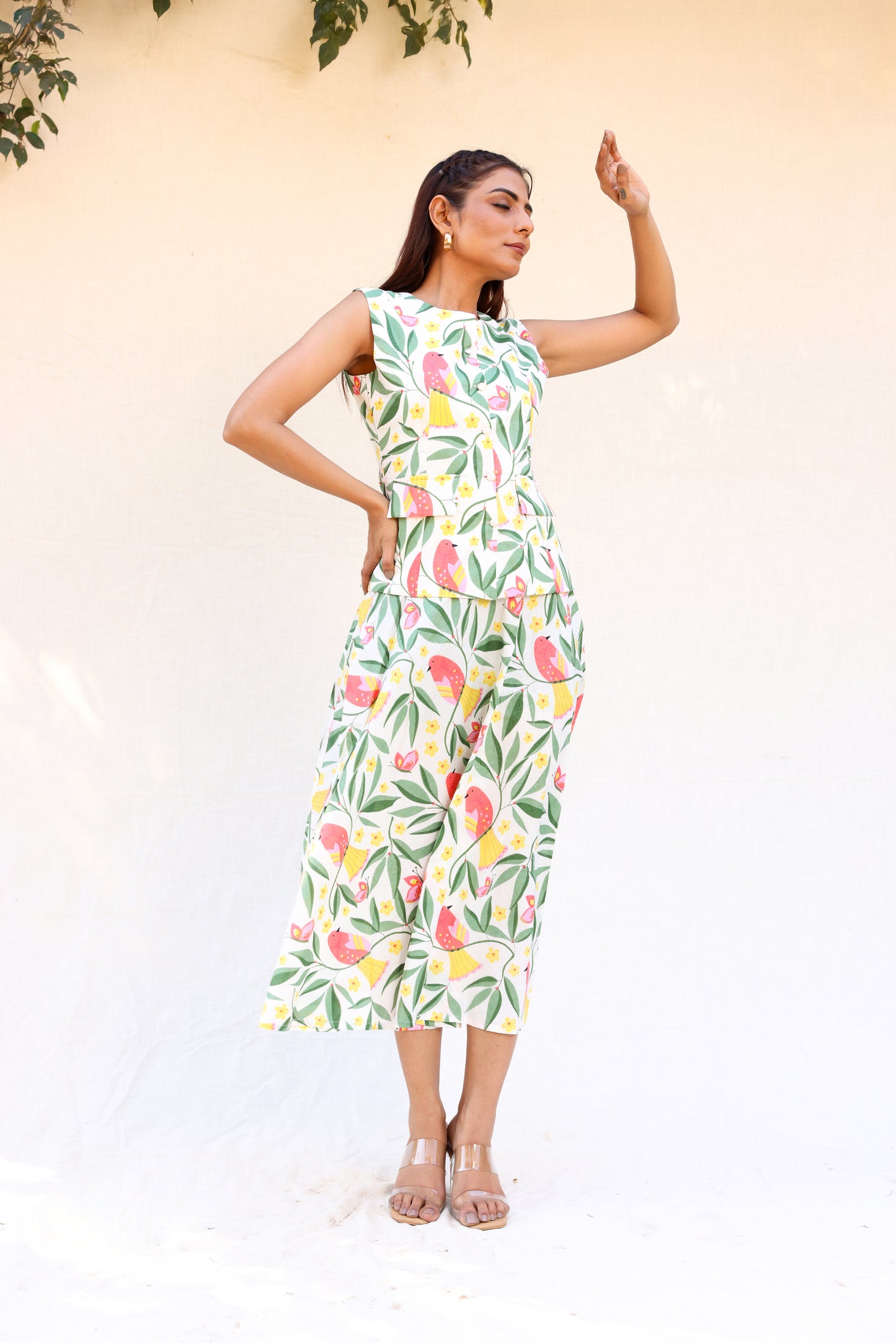 Leafy print midi skirt with sleeveless blazer set