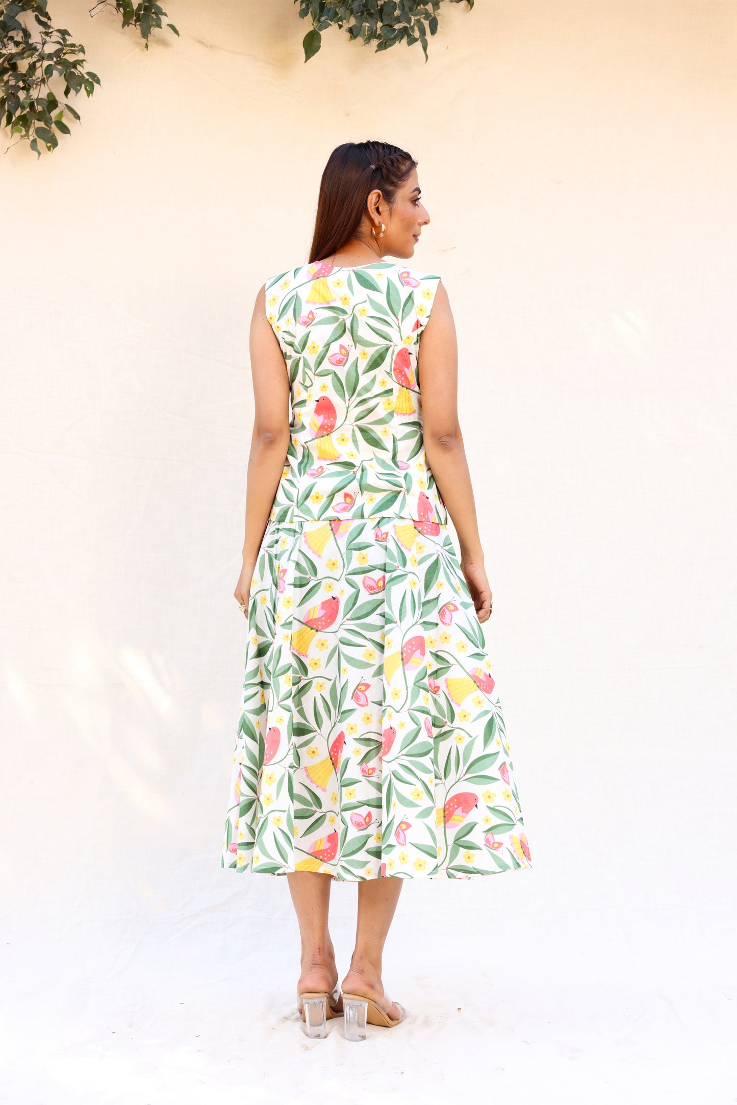 Leafy print midi skirt with sleeveless blazer set