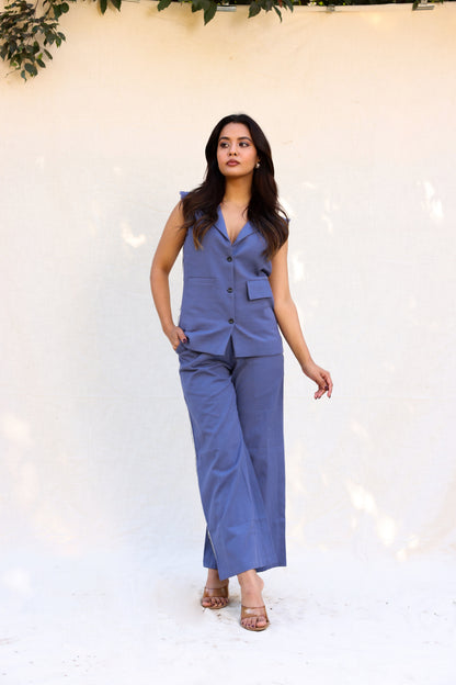 Sleeveless blazer with pants stripped on sides set