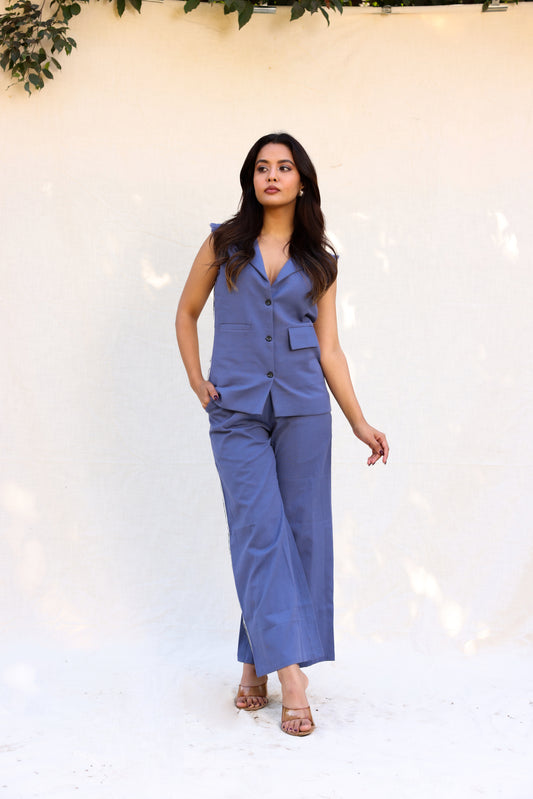 Sleeveless blazer with pants stripped on sides set