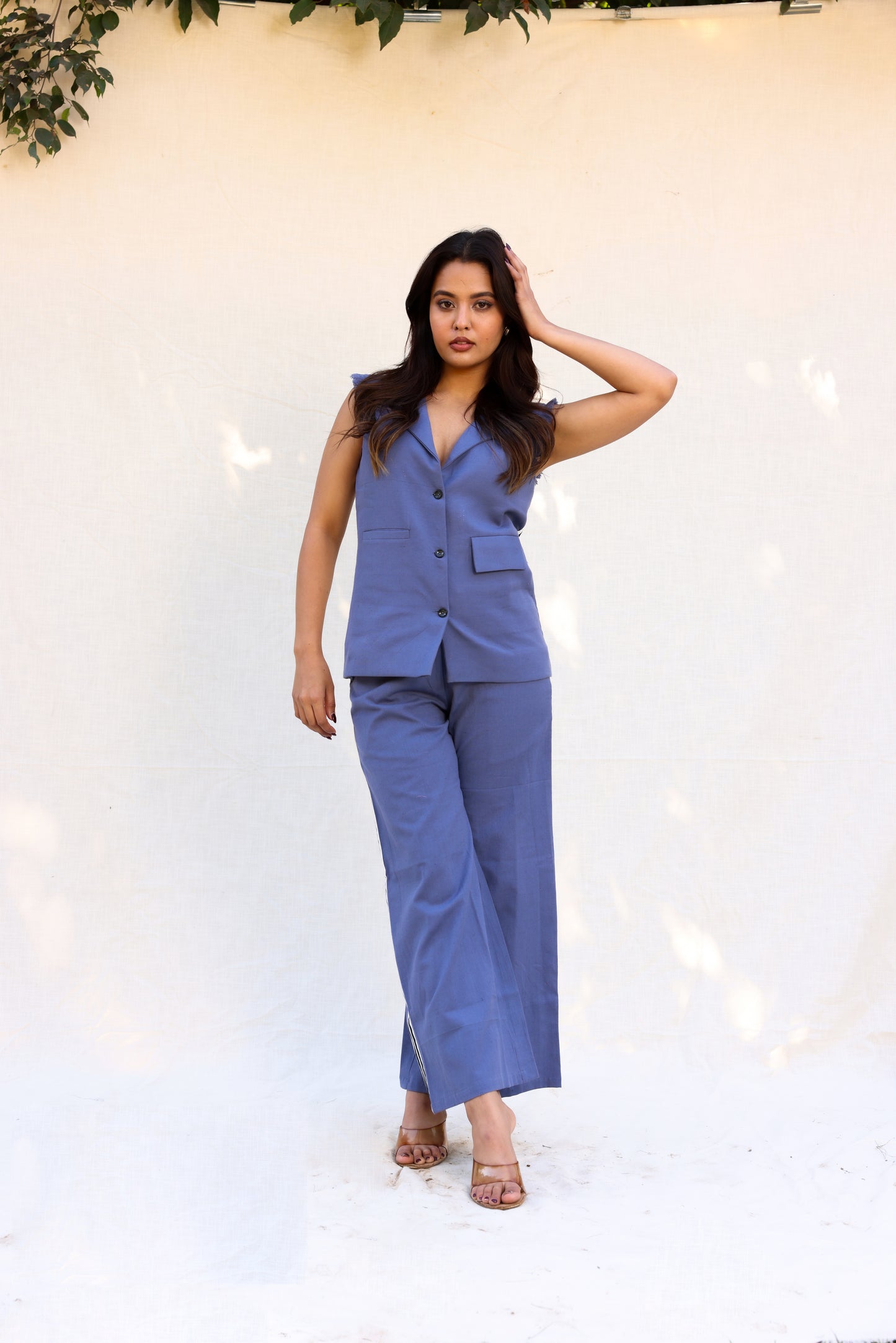 Sleeveless blazer with pants stripped on sides set