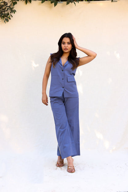 Sleeveless blazer with pants stripped on sides set