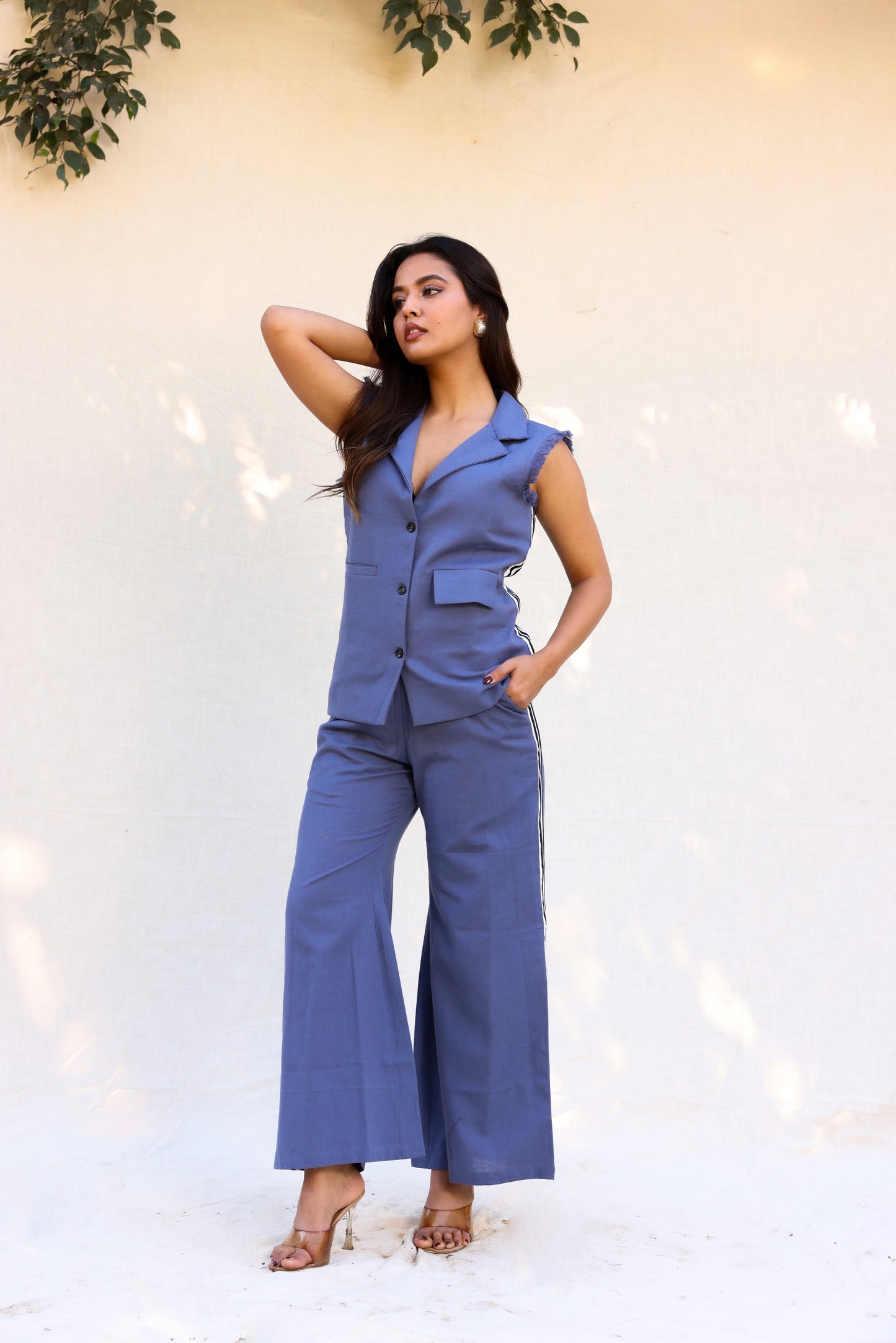 Sleeveless blazer with pants stripped on sides set