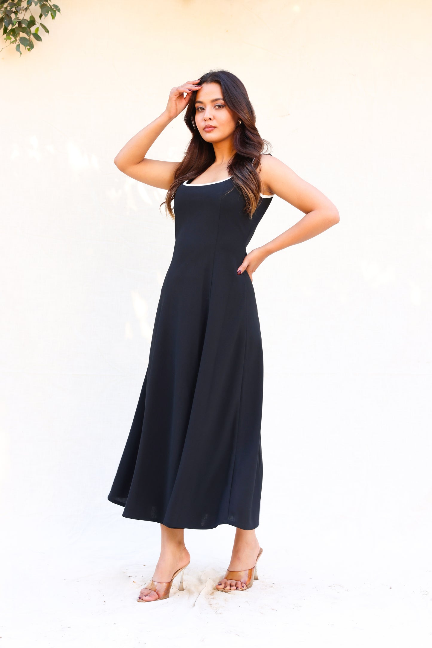 Contrast piping sleeveless dress