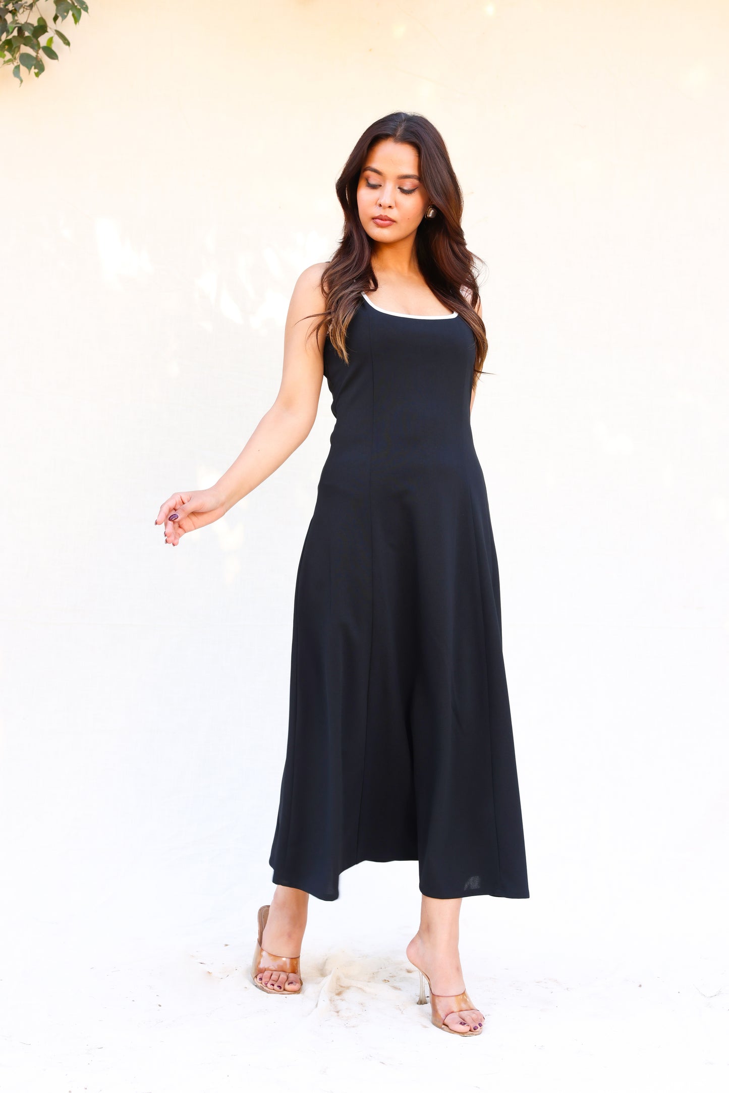 Contrast piping sleeveless dress