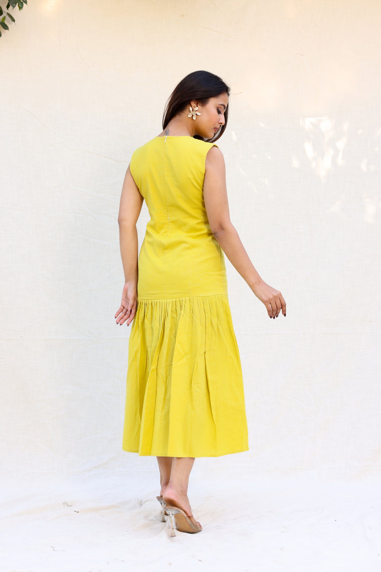 Sleeveless midi dress