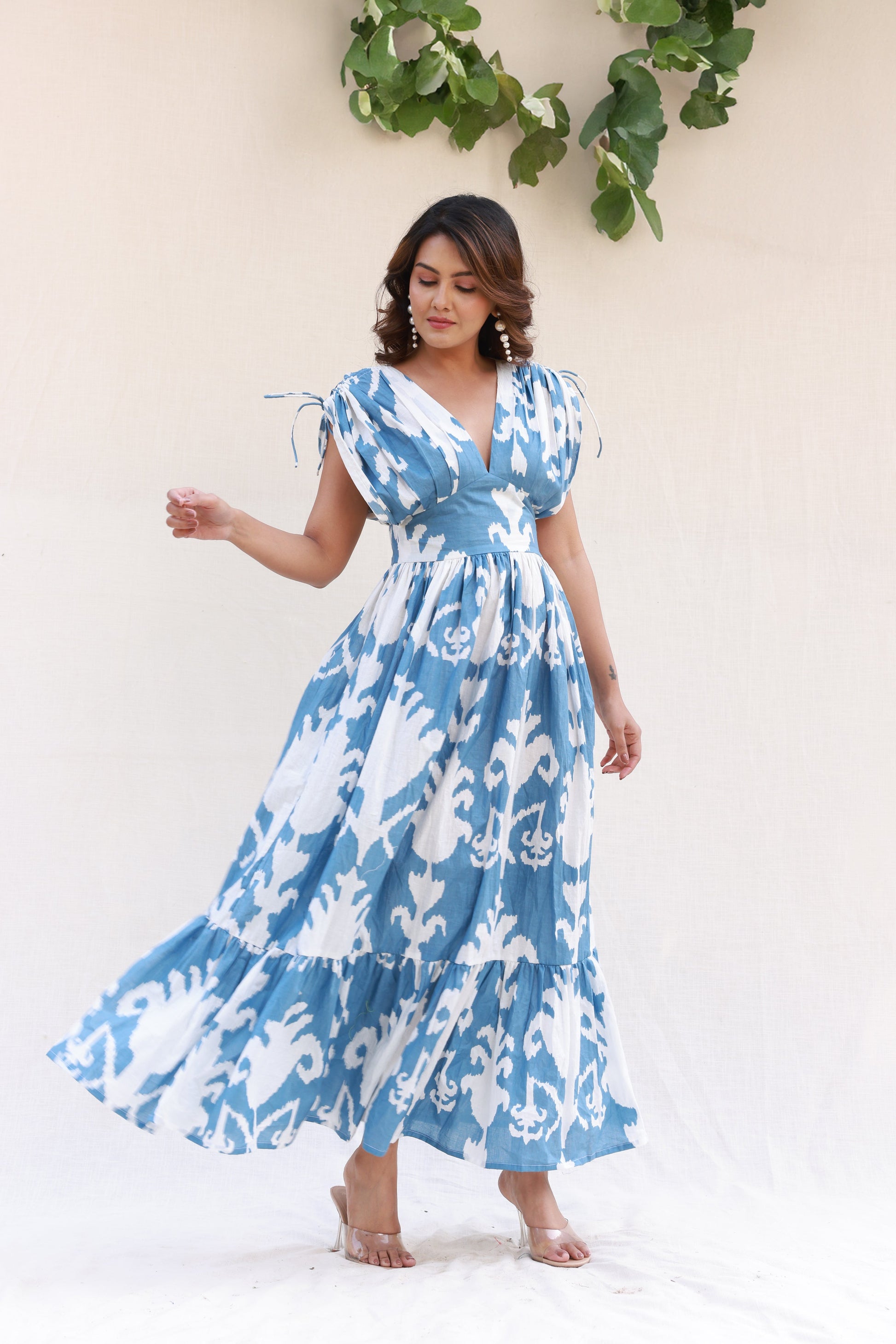 deep v neck maxi dress Shoulder pull-up deep V-neck maxi dress – Moonstruck