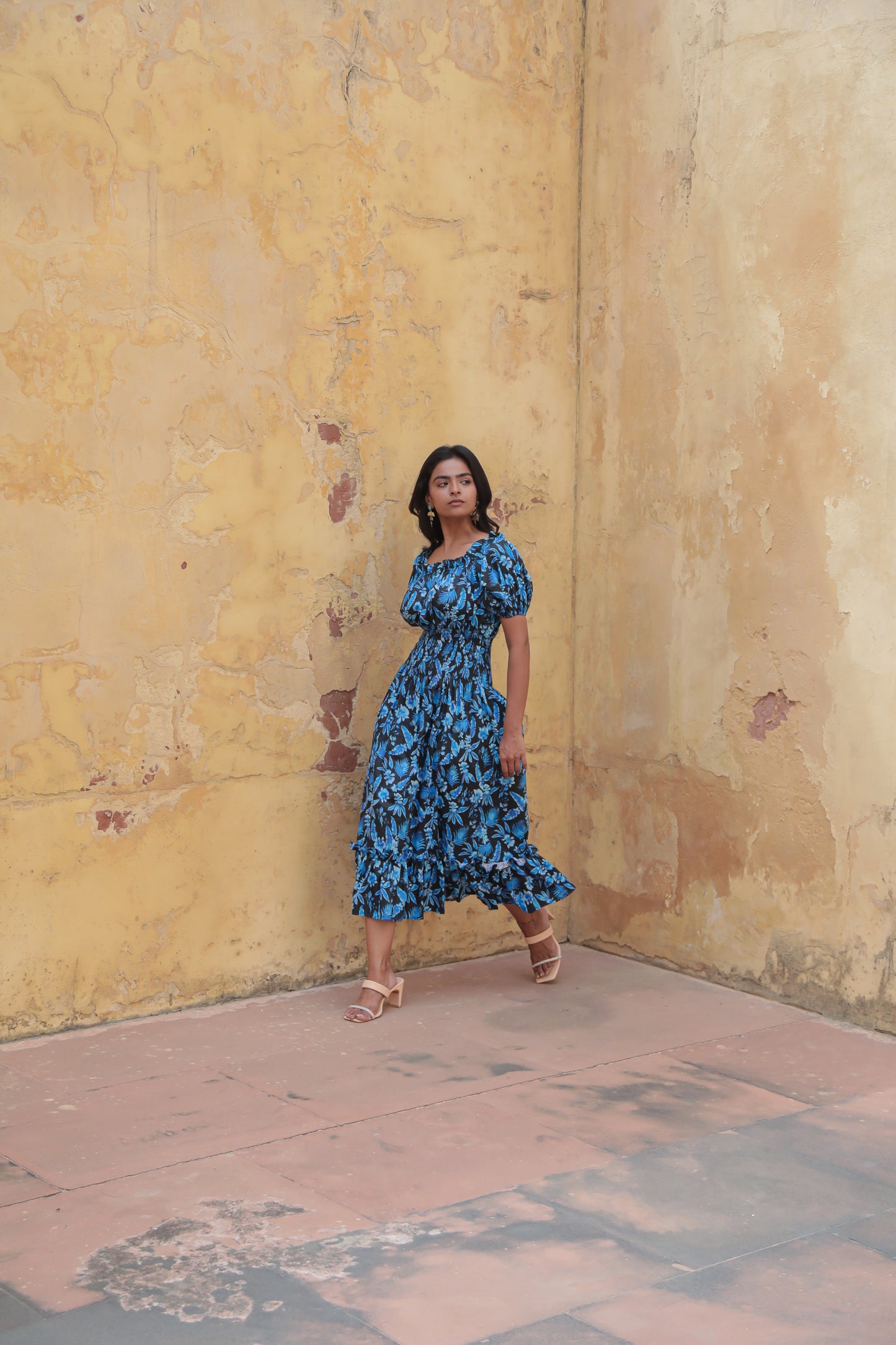 Waist smocking black & blue leaf print midi dress