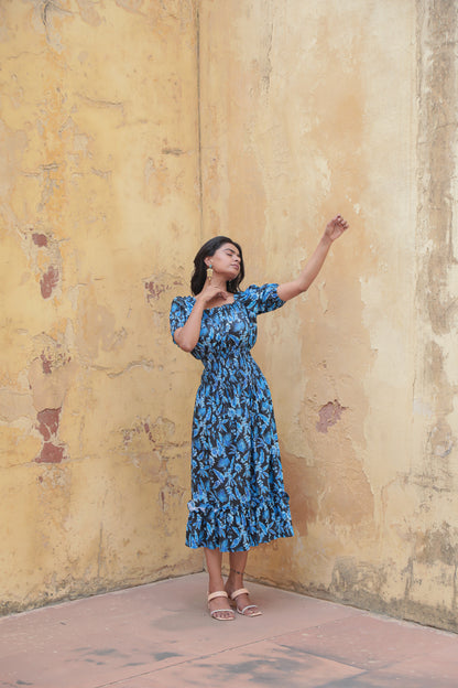 Waist smocking black & blue leaf print midi dress